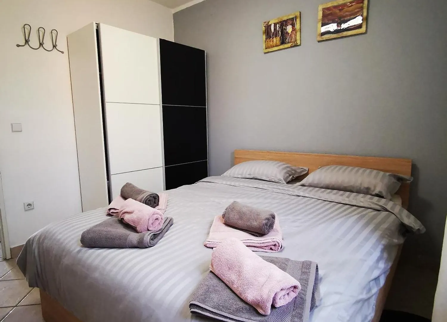Apartments Busic 비오그라드나모루 0*,
