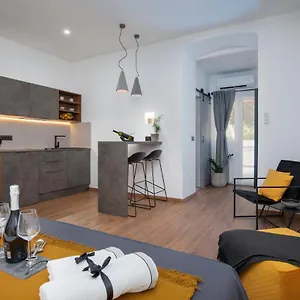Deluxe And Korzo Apartman Pula